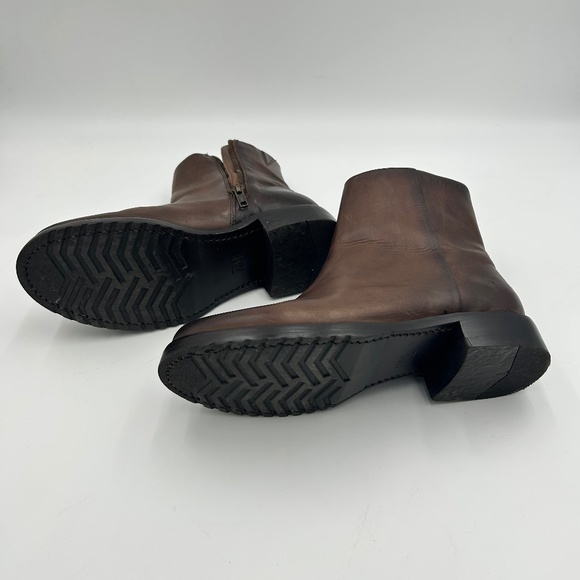Frye Veronica Inside Zip Distressed Leather Booties Size 8.5. - Picture 9 of 16